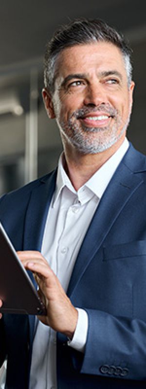 Mentality Financeprofielen – Financieel intelligenten: zakenman met tablet.